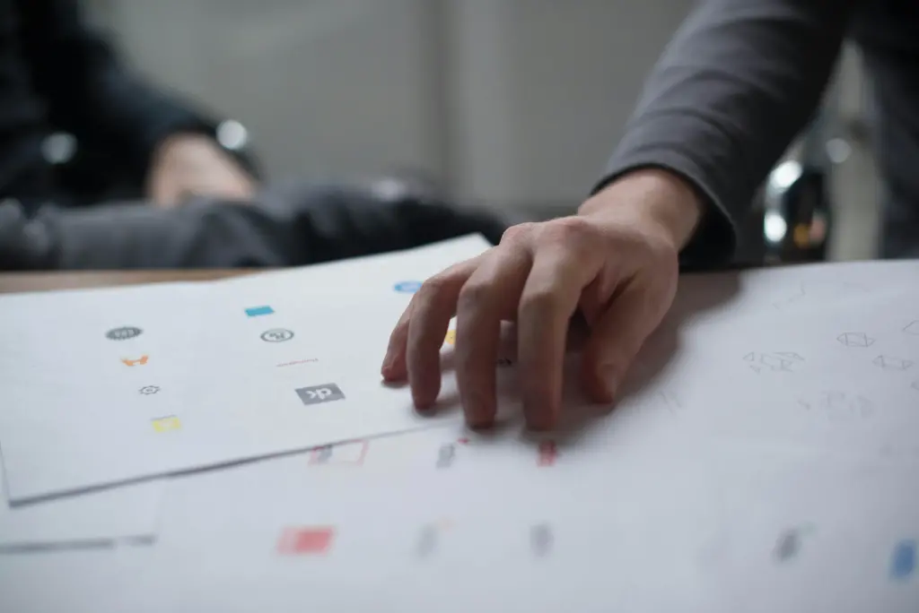 Sezer Reklam Ajansı - İşletmenizin İhtiyacı Olan Her Şey Günümüzün dijital dünyasındaki rekabet gücünün arttırılması, etkili bir reklam stratejisine sahip olmayı gerektirir. Sezer Reklam Ajansı , işletmenizin ihtiyaç duyduğu tüm hizmetleri profesyonel bir şekilde sunarak markanızı güçlendirmeye yardımcı olur. Kurumsal web tasarımından sosyal medya yönetimine, Google Ads kampanyalarından drone çekimlerine kadar geniş bir hizmet yelpazesiyle, işletmenizin tüm dijital faaliyetleriyle karşılıyoruz. 1. Kurumsal Web Tasarımı Modern ve kullanıcı dostu bir web sitesi, müşterilerinizin işletmenize ilişkin ilk kayıtlarını belirler. SEO uyumlu altyapı ile web siteniz, arama motorlarında daha üst sıralarda yer alır. Hızlı yazıcıların yükleme ve kullanıcı sistemi odaklı yapılandırılması , yönetimin sitenizde daha fazla zaman harcanmasını sağlar. 2. Google Ads Yönetimi Dijital pazarlamada hızlı sonuçlar elde etmek için Google Ads reklamları oldukça etkilidir. Sezer Reklam Ajansı , bütçenizi verimli bir şekilde yöneterek doğru hedef kitleye dağıtmayı sağlar. Kampanya performansı, veri analizi araçlarıyla sürekli optimize edilerek yatırım artırılarak (ROI) artırılır. 3. SEO Danışmanlığı Arama motoru sıralamalarında üstlerde yer almak, işletmenizin dijital sıra görünümünü arttırır. Anahtar kelime analizi , içerik görünümü ve teknik SEO çalışmaları ile web sitenizin performansı geliştirilir. Sürekli güncellenen SEO yöntemleriyle uzun vadeli başarı garanti edilir. 4. Sosyal Medya Yönetimi Sosyal medya, markanızın hedef kitlesiyle etkileşim kurması için etkili bir platformdur. Profesyonel içerik üretimi , düzenli paylaşımlar ve reklam yönetimiyle, sosyal medya hesaplarınızda aktif bir görünüm sağlanır. Instagram, Facebook ve LinkedIn gibi platformlarda markanızı büyütmek için indirmek için çözümler sunuyoruz. 5. Google Haritalar Kaydı Yerel müşterilerinizin işletmenizi kolayca bulabilmesi için Google Haritalar kaydı büyük önem taşıyor. Optimize edilmiş bir Google My Business profili , yerel aramalarda öne çıkmanızı sağlar. Sezer Reklam Ajansı, doğru bilgilerle harita kaydınızı düzenleyerek müşteri erişiminizi artırır. 6.Grafik Tasarım Markanızın görsel kişiliği, müşterilerinizde bıraktığınız bakış açısından kritik bir kullanıcıya sahiptir. Logo, broşür, bayrak ve dijital banner tasarımları , markanızın profesyonel bir görünüm kazanmasını sağlar. Kreatif ekibimiz, markanızı en iyi şekilde yansıtan özgün tasarımlar oluşturur. 7. Dijital Marka Danışmanlığı Dijital dünyada güçlü bir marka oluşturmak ve büyütmek, profesyonel bir yaklaşımla mümkündür. Sezer Reklam Ajansı , markanızın dijital stratejilerini belirler ve uygular. Sosyal medya, SEO ve dijital reklamcılık hizmetleriyle markanızı öne çıkarır. 8. E-Ticaret Danışmanlığı E-ticarette başarıya ulaşmak için doğru bir stratejiye ihtiyaç vardır. SEO uyumlu e-ticaret web siteleri tasarlayarak ürünlerinizi geniş kitlelere ulaştırıyoruz. Pazaryeri güncelleme ve reklam yönetimi ile satışlarınızı artırıyoruz. 9. Ürün Pazarlaması Doğru ürün pazarlama stratejisi, markanızın hedef kitlesiyle bağ kurmasını sağlar. Hedef kitle analizi ve ürün yaşamlarıyla satışlarınızı yükseltiyoruz. Görsel ve video içerikleriyle birlikte sunulan kampanyalar, ürünlerinizin etkili bir şekilde tanıtılmasını sağlar. 10. E-Ticaret Web Sitesi Tasarımı E-ticaret siteleri, dijital satış hedefinize ulaşmanızda önemli bir rol oynar. Kullanıcı dostu, güvenli ve SEO uyumlu pazarlama, müşteri deneyiminizi üst seviyeye taşıyor. Mobil uyumlu ve hızlı yükleme rakiplerinizle rakiplerinizden bir adım ileri geçersiniz. 11. Kurumsal Kimlik Tasarımı Markanızın vizyonunun yansımasını gösteren bir kurumsal kimlik, müşterilerinizin güvenini kazanmanızı sağlar. Logo, yazı tipi, renk paleti ve diğer görsel unsurlar , markanızın güçlü bir kimliğini kazanmasını sağlar. Her ayrıntı, profesyonel bir yaklaşımla planlanır. 12. Reklam ve Kampanya Filmleri Etkileyici reklam filmleri, markanızı hedef kitlenize güçlü bir şekilde tanıtmanın en etkili yollarından biridir. Profesyonel ekipman ve yaratıcı senaryolar ile dikkat çekici içerikler üretiyoruz. Ürün tanıtımlarından etkinlik videolarına kadar çeşitli beklentilerinize yönelik çözümler sunuyoruz. 13. Drone Çekimi Drone çekimleri, etkinlik ve tanıtımlarınıza farklı bir boyut kazandırıyor. Havadan çekilen videolar ve fotoğraflar , projelerinizi dikkat çekici hale getirir. Gayrimenkul ve etkinlik sektörleri için özel çözümler sunuyoruz. 14. Sosyal Medya Reklam Yönetimi Sosyal medya reklamlarıyla geniş kitlelere ulaşmak artık daha kolay. Facebook, Instagram ve LinkedIn gibi platformlarda reklam kampanyalarınızı yöneterek harcama tutarlarınızı artırıyoruz. Reklam bütçenizi optimize ederek en iyi sonuçları elde edebilirsiniz. 15. SEM (Arama Motoru Pazarlaması) Arama motorları üzerinden kısa sürede sonuç almak için SEM çalışmaları oldukça verimlidir. Doğru anahtar kelimeler ve etkili reklam metinleriyle, hedef kitlenize dağıtılabilir. Kampanyayı sürekli izleyerek başarıyı artırıyoruz. Neden Sezer Reklam Ajansı? Sezer Reklam Ajansı, işletmenizin dijital dünyada güçlü bir varlık göstermesi için ihtiyaç duyduğu tüm hizmetleri tek bir çatı altında toplar. Profesyonel ekibimiz, müşteri odaklı yaklaşımlar ve çözümleyici çözümlerle rakiplerinizden bir adım öne geçer. Dijital dünyada fark yaratmak istiyorsanız, Sezer Reklam Ajansı ile iletişime geçin. Daha fazla görünürlük, daha fazla müşteri ve daha fazla kazanç için doğru yerdesiniz!