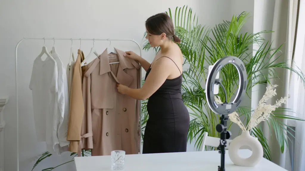 Sezer Reklam Ajansı - İşletmenizin İhtiyacı Olan Her Şey Günümüzün dijital dünyasındaki rekabet gücünün arttırılması, etkili bir reklam stratejisine sahip olmayı gerektirir. Sezer Reklam Ajansı , işletmenizin ihtiyaç duyduğu tüm hizmetleri profesyonel bir şekilde sunarak markanızı güçlendirmeye yardımcı olur. Kurumsal web tasarımından sosyal medya yönetimine, Google Ads kampanyalarından drone çekimlerine kadar geniş bir hizmet yelpazesiyle, işletmenizin tüm dijital faaliyetleriyle karşılıyoruz. 1. Kurumsal Web Tasarımı Modern ve kullanıcı dostu bir web sitesi, müşterilerinizin işletmenize ilişkin ilk kayıtlarını belirler. SEO uyumlu altyapı ile web siteniz, arama motorlarında daha üst sıralarda yer alır. Hızlı yazıcıların yükleme ve kullanıcı sistemi odaklı yapılandırılması , yönetimin sitenizde daha fazla zaman harcanmasını sağlar. 2. Google Ads Yönetimi Dijital pazarlamada hızlı sonuçlar elde etmek için Google Ads reklamları oldukça etkilidir. Sezer Reklam Ajansı , bütçenizi verimli bir şekilde yöneterek doğru hedef kitleye dağıtmayı sağlar. Kampanya performansı, veri analizi araçlarıyla sürekli optimize edilerek yatırım artırılarak (ROI) artırılır. 3. SEO Danışmanlığı Arama motoru sıralamalarında üstlerde yer almak, işletmenizin dijital sıra görünümünü arttırır. Anahtar kelime analizi , içerik görünümü ve teknik SEO çalışmaları ile web sitenizin performansı geliştirilir. Sürekli güncellenen SEO yöntemleriyle uzun vadeli başarı garanti edilir. 4. Sosyal Medya Yönetimi Sosyal medya, markanızın hedef kitlesiyle etkileşim kurması için etkili bir platformdur. Profesyonel içerik üretimi , düzenli paylaşımlar ve reklam yönetimiyle, sosyal medya hesaplarınızda aktif bir görünüm sağlanır. Instagram, Facebook ve LinkedIn gibi platformlarda markanızı büyütmek için indirmek için çözümler sunuyoruz. 5. Google Haritalar Kaydı Yerel müşterilerinizin işletmenizi kolayca bulabilmesi için Google Haritalar kaydı büyük önem taşıyor. Optimize edilmiş bir Google My Business profili , yerel aramalarda öne çıkmanızı sağlar. Sezer Reklam Ajansı, doğru bilgilerle harita kaydınızı düzenleyerek müşteri erişiminizi artırır. 6.Grafik Tasarım Markanızın görsel kişiliği, müşterilerinizde bıraktığınız bakış açısından kritik bir kullanıcıya sahiptir. Logo, broşür, bayrak ve dijital banner tasarımları , markanızın profesyonel bir görünüm kazanmasını sağlar. Kreatif ekibimiz, markanızı en iyi şekilde yansıtan özgün tasarımlar oluşturur. 7. Dijital Marka Danışmanlığı Dijital dünyada güçlü bir marka oluşturmak ve büyütmek, profesyonel bir yaklaşımla mümkündür. Sezer Reklam Ajansı , markanızın dijital stratejilerini belirler ve uygular. Sosyal medya, SEO ve dijital reklamcılık hizmetleriyle markanızı öne çıkarır. 8. E-Ticaret Danışmanlığı E-ticarette başarıya ulaşmak için doğru bir stratejiye ihtiyaç vardır. SEO uyumlu e-ticaret web siteleri tasarlayarak ürünlerinizi geniş kitlelere ulaştırıyoruz. Pazaryeri güncelleme ve reklam yönetimi ile satışlarınızı artırıyoruz. 9. Ürün Pazarlaması Doğru ürün pazarlama stratejisi, markanızın hedef kitlesiyle bağ kurmasını sağlar. Hedef kitle analizi ve ürün yaşamlarıyla satışlarınızı yükseltiyoruz. Görsel ve video içerikleriyle birlikte sunulan kampanyalar, ürünlerinizin etkili bir şekilde tanıtılmasını sağlar. 10. E-Ticaret Web Sitesi Tasarımı E-ticaret siteleri, dijital satış hedefinize ulaşmanızda önemli bir rol oynar. Kullanıcı dostu, güvenli ve SEO uyumlu pazarlama, müşteri deneyiminizi üst seviyeye taşıyor. Mobil uyumlu ve hızlı yükleme rakiplerinizle rakiplerinizden bir adım ileri geçersiniz. 11. Kurumsal Kimlik Tasarımı Markanızın vizyonunun yansımasını gösteren bir kurumsal kimlik, müşterilerinizin güvenini kazanmanızı sağlar. Logo, yazı tipi, renk paleti ve diğer görsel unsurlar , markanızın güçlü bir kimliğini kazanmasını sağlar. Her ayrıntı, profesyonel bir yaklaşımla planlanır. 12. Reklam ve Kampanya Filmleri Etkileyici reklam filmleri, markanızı hedef kitlenize güçlü bir şekilde tanıtmanın en etkili yollarından biridir. Profesyonel ekipman ve yaratıcı senaryolar ile dikkat çekici içerikler üretiyoruz. Ürün tanıtımlarından etkinlik videolarına kadar çeşitli beklentilerinize yönelik çözümler sunuyoruz. 13. Drone Çekimi Drone çekimleri, etkinlik ve tanıtımlarınıza farklı bir boyut kazandırıyor. Havadan çekilen videolar ve fotoğraflar , projelerinizi dikkat çekici hale getirir. Gayrimenkul ve etkinlik sektörleri için özel çözümler sunuyoruz. 14. Sosyal Medya Reklam Yönetimi Sosyal medya reklamlarıyla geniş kitlelere ulaşmak artık daha kolay. Facebook, Instagram ve LinkedIn gibi platformlarda reklam kampanyalarınızı yöneterek harcama tutarlarınızı artırıyoruz. Reklam bütçenizi optimize ederek en iyi sonuçları elde edebilirsiniz. 15. SEM (Arama Motoru Pazarlaması) Arama motorları üzerinden kısa sürede sonuç almak için SEM çalışmaları oldukça verimlidir. Doğru anahtar kelimeler ve etkili reklam metinleriyle, hedef kitlenize dağıtılabilir. Kampanyayı sürekli izleyerek başarıyı artırıyoruz. Neden Sezer Reklam Ajansı? Sezer Reklam Ajansı, işletmenizin dijital dünyada güçlü bir varlık göstermesi için ihtiyaç duyduğu tüm hizmetleri tek bir çatı altında toplar. Profesyonel ekibimiz, müşteri odaklı yaklaşımlar ve çözümleyici çözümlerle rakiplerinizden bir adım öne geçer. Dijital dünyada fark yaratmak istiyorsanız, Sezer Reklam Ajansı ile iletişime geçin. Daha fazla görünürlük, daha fazla müşteri ve daha fazla kazanç için doğru yerdesiniz!