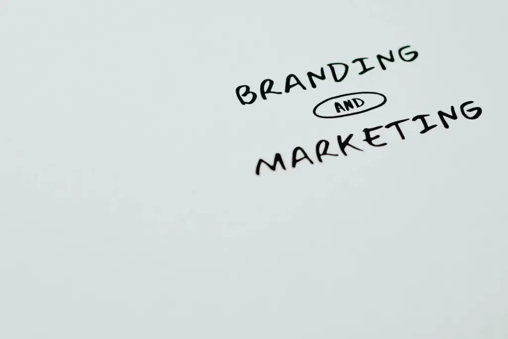 Sezer Reklam Ajansı - İşletmenizin İhtiyacı Olan Her Şey Günümüzün dijital dünyasındaki rekabet gücünün arttırılması, etkili bir reklam stratejisine sahip olmayı gerektirir. Sezer Reklam Ajansı , işletmenizin ihtiyaç duyduğu tüm hizmetleri profesyonel bir şekilde sunarak markanızı güçlendirmeye yardımcı olur. Kurumsal web tasarımından sosyal medya yönetimine, Google Ads kampanyalarından drone çekimlerine kadar geniş bir hizmet yelpazesiyle, işletmenizin tüm dijital faaliyetleriyle karşılıyoruz. 1. Kurumsal Web Tasarımı Modern ve kullanıcı dostu bir web sitesi, müşterilerinizin işletmenize ilişkin ilk kayıtlarını belirler. SEO uyumlu altyapı ile web siteniz, arama motorlarında daha üst sıralarda yer alır. Hızlı yazıcıların yükleme ve kullanıcı sistemi odaklı yapılandırılması , yönetimin sitenizde daha fazla zaman harcanmasını sağlar. 2. Google Ads Yönetimi Dijital pazarlamada hızlı sonuçlar elde etmek için Google Ads reklamları oldukça etkilidir. Sezer Reklam Ajansı , bütçenizi verimli bir şekilde yöneterek doğru hedef kitleye dağıtmayı sağlar. Kampanya performansı, veri analizi araçlarıyla sürekli optimize edilerek yatırım artırılarak (ROI) artırılır. 3. SEO Danışmanlığı Arama motoru sıralamalarında üstlerde yer almak, işletmenizin dijital sıra görünümünü arttırır. Anahtar kelime analizi , içerik görünümü ve teknik SEO çalışmaları ile web sitenizin performansı geliştirilir. Sürekli güncellenen SEO yöntemleriyle uzun vadeli başarı garanti edilir. 4. Sosyal Medya Yönetimi Sosyal medya, markanızın hedef kitlesiyle etkileşim kurması için etkili bir platformdur. Profesyonel içerik üretimi , düzenli paylaşımlar ve reklam yönetimiyle, sosyal medya hesaplarınızda aktif bir görünüm sağlanır. Instagram, Facebook ve LinkedIn gibi platformlarda markanızı büyütmek için indirmek için çözümler sunuyoruz. 5. Google Haritalar Kaydı Yerel müşterilerinizin işletmenizi kolayca bulabilmesi için Google Haritalar kaydı büyük önem taşıyor. Optimize edilmiş bir Google My Business profili , yerel aramalarda öne çıkmanızı sağlar. Sezer Reklam Ajansı, doğru bilgilerle harita kaydınızı düzenleyerek müşteri erişiminizi artırır. 6.Grafik Tasarım Markanızın görsel kişiliği, müşterilerinizde bıraktığınız bakış açısından kritik bir kullanıcıya sahiptir. Logo, broşür, bayrak ve dijital banner tasarımları , markanızın profesyonel bir görünüm kazanmasını sağlar. Kreatif ekibimiz, markanızı en iyi şekilde yansıtan özgün tasarımlar oluşturur. 7. Dijital Marka Danışmanlığı Dijital dünyada güçlü bir marka oluşturmak ve büyütmek, profesyonel bir yaklaşımla mümkündür. Sezer Reklam Ajansı , markanızın dijital stratejilerini belirler ve uygular. Sosyal medya, SEO ve dijital reklamcılık hizmetleriyle markanızı öne çıkarır. 8. E-Ticaret Danışmanlığı E-ticarette başarıya ulaşmak için doğru bir stratejiye ihtiyaç vardır. SEO uyumlu e-ticaret web siteleri tasarlayarak ürünlerinizi geniş kitlelere ulaştırıyoruz. Pazaryeri güncelleme ve reklam yönetimi ile satışlarınızı artırıyoruz. 9. Ürün Pazarlaması Doğru ürün pazarlama stratejisi, markanızın hedef kitlesiyle bağ kurmasını sağlar. Hedef kitle analizi ve ürün yaşamlarıyla satışlarınızı yükseltiyoruz. Görsel ve video içerikleriyle birlikte sunulan kampanyalar, ürünlerinizin etkili bir şekilde tanıtılmasını sağlar. 10. E-Ticaret Web Sitesi Tasarımı E-ticaret siteleri, dijital satış hedefinize ulaşmanızda önemli bir rol oynar. Kullanıcı dostu, güvenli ve SEO uyumlu pazarlama, müşteri deneyiminizi üst seviyeye taşıyor. Mobil uyumlu ve hızlı yükleme rakiplerinizle rakiplerinizden bir adım ileri geçersiniz. 11. Kurumsal Kimlik Tasarımı Markanızın vizyonunun yansımasını gösteren bir kurumsal kimlik, müşterilerinizin güvenini kazanmanızı sağlar. Logo, yazı tipi, renk paleti ve diğer görsel unsurlar , markanızın güçlü bir kimliğini kazanmasını sağlar. Her ayrıntı, profesyonel bir yaklaşımla planlanır. 12. Reklam ve Kampanya Filmleri Etkileyici reklam filmleri, markanızı hedef kitlenize güçlü bir şekilde tanıtmanın en etkili yollarından biridir. Profesyonel ekipman ve yaratıcı senaryolar ile dikkat çekici içerikler üretiyoruz. Ürün tanıtımlarından etkinlik videolarına kadar çeşitli beklentilerinize yönelik çözümler sunuyoruz. 13. Drone Çekimi Drone çekimleri, etkinlik ve tanıtımlarınıza farklı bir boyut kazandırıyor. Havadan çekilen videolar ve fotoğraflar , projelerinizi dikkat çekici hale getirir. Gayrimenkul ve etkinlik sektörleri için özel çözümler sunuyoruz. 14. Sosyal Medya Reklam Yönetimi Sosyal medya reklamlarıyla geniş kitlelere ulaşmak artık daha kolay. Facebook, Instagram ve LinkedIn gibi platformlarda reklam kampanyalarınızı yöneterek harcama tutarlarınızı artırıyoruz. Reklam bütçenizi optimize ederek en iyi sonuçları elde edebilirsiniz. 15. SEM (Arama Motoru Pazarlaması) Arama motorları üzerinden kısa sürede sonuç almak için SEM çalışmaları oldukça verimlidir. Doğru anahtar kelimeler ve etkili reklam metinleriyle, hedef kitlenize dağıtılabilir. Kampanyayı sürekli izleyerek başarıyı artırıyoruz. Neden Sezer Reklam Ajansı? Sezer Reklam Ajansı, işletmenizin dijital dünyada güçlü bir varlık göstermesi için ihtiyaç duyduğu tüm hizmetleri tek bir çatı altında toplar. Profesyonel ekibimiz, müşteri odaklı yaklaşımlar ve çözümleyici çözümlerle rakiplerinizden bir adım öne geçer. Dijital dünyada fark yaratmak istiyorsanız, Sezer Reklam Ajansı ile iletişime geçin. Daha fazla görünürlük, daha fazla müşteri ve daha fazla kazanç için doğru yerdesiniz!