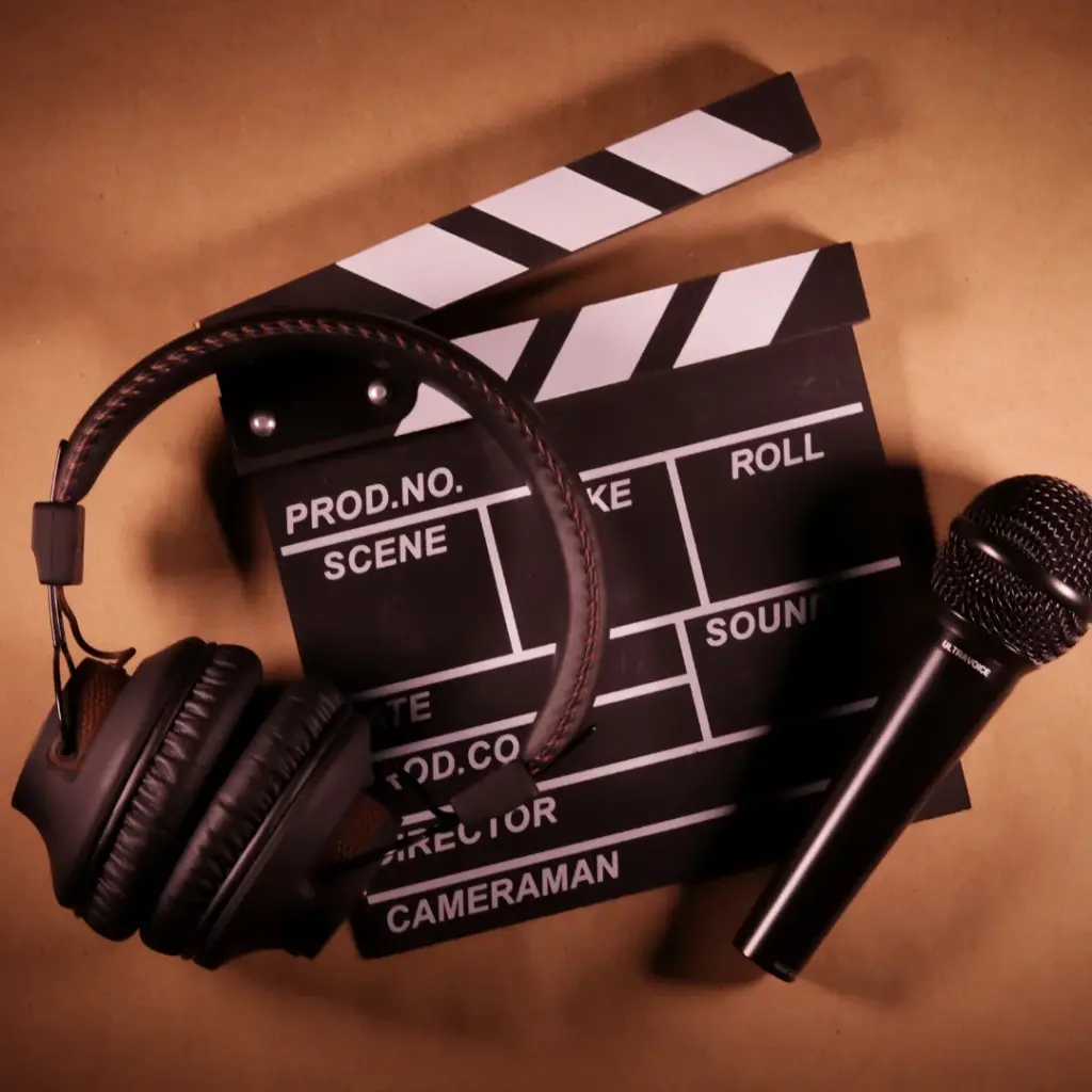 Sezer Reklam Ajansı - Dijital Dünyada İşletmenizin İhtiyacı Olan Her Şey Kurumsal Kimlik Tasarımı ile Güçlü Bir Marka İmajı Oluşturun Kurumsal kimlik tasarımı, markaların dış dünyaya karşı profesyonel, güvenilir ve akılda kalıcı bir izlenim yaratmalarının temel yoludur. Sezer Reklam Ajansı olarak; logo, kartvizit, antetli kağıt, kurumsal dosya ve katalog tasarımı gibi tüm kurumsal kimlik unsurlarını işletmenize özel olarak tasarlıyoruz. Markanızın değerlerini yansıtan tutarlı bir kimlik, hedef kitlenizin gözünde güçlü bir imaj oluşturur ve rakiplerinizin bir adım önüne geçmenizi sağlar. Kurumsal Web Tasarımı ile Profesyonel Online Varlık Bir web sitesi, dijital dünyada işletmenizin vitrini konumundadır. Sezer Reklam Ajansı, modern, mobil uyumlu, hızlı ve kullanıcı dostu kurumsal web tasarımları ile markanızı dijital ortamda başarıyla temsil eder. Her sektöre uygun özgün tasarımlar, müşteri memnuniyeti ve dönüşüm odaklı içerik yapısıyla birleşir. SEO uyumlu altyapımız sayesinde siteniz arama motorlarında daha görünür hale gelir. E-Ticaret Web Siteleri ile Satışa Dönüşen Trafik E-ticaret, günümüz ticaret dünyasının vazgeçilmez parçasıdır. Sezer Reklam Ajansı, işletmelere özel e-ticaret web siteleri ile ürünlerinizi 7/24 dünyanın her yerine satma imkanı sunar. Kullanıcı deneyimini ön planda tutan, güvenli ödeme sistemleri entegre edilmiş, SEO ve mobil uyumluluğu yüksek e-ticaret siteleriyle satışlarınızı artırın. SEO (Arama Motoru Optimizasyonu) ile Zirveye Çıkın İnternet kullanıcılarının büyük çoğunluğu arama motorları üzerinden bilgiye ulaşır. Sezer Reklam Ajansı, SEO hizmeti ile web sitenizin Google başta olmak üzere tüm arama motorlarında üst sıralarda yer almasını sağlar. Anahtar kelime analizi, içerik optimizasyonu, teknik SEO ve site hızı gibi unsurlar titizlikle uygulanır. Böylece organik trafiğiniz artar, satışlarınız büyür. SEO Danışmanlığı ile Stratejik Başarı Uzun vadeli SEO başarısı, stratejik planlama ve sürekli analiz gerektirir. Sezer Reklam Ajansı'nın sunduğu SEO danışmanlığı hizmetiyle, web sitenizin performansını analiz eder, eksiklerini belirler ve özel çözümler sunarız. Aylık raporlamalar, rekabet analizleri ve hedef odaklı SEO çalışmaları ile markanızı dijitalde sürdürülebilir başarıya ulaştırırız. SEM (Arama Motoru Pazarlaması) ile Anında Sonuç Google Ads gibi arama motoru reklamları, hedef kitlenize hızlı bir şekilde ulaşmanın etkili yoludur. Sezer Reklam Ajansı, SEM hizmetleriyle işletmenizin ürün veya hizmetlerini Google’da üst sıralara taşır. Reklam bütçenizi en verimli şekilde kullanarak maksimum dönüşüm sağlar, doğru anahtar kelimelerle hedef kitleye ulaşmanızı kolaylaştırır. Google Ads Yönetimi ile Yatırımınızı Kazanca Çevirin Google Ads kampanyalarının başarılı olması; doğru hedefleme, etkili reklam metinleri ve analiz odaklı yönetimle mümkündür. Sezer Reklam Ajansı, Google Ads reklamlarınızı profesyonelce yöneterek daha fazla tıklama, daha düşük maliyet ve daha yüksek dönüşüm oranı sağlar. Reklam bütçenizi kontrol altına alın, kazancınızı artırın. Sosyal Medya Reklam Yönetimi ile Etkileşim Artırın Facebook, Instagram ve diğer sosyal medya platformları, marka bilinirliğinizi artırmak için büyük fırsatlar sunar. Sezer Reklam Ajansı, sosyal medya reklam yönetimiyle hedef kitlenizi analiz eder, ilgi çekici reklam içerikleri üretir ve kampanyalarınızı etkili şekilde yönetir. Hedef kitlenize nokta atışı ulaşarak satışa dönüşen etkileşimler elde edin. Sosyal Medya Yönetimi ile Aktif Bir Marka Kimliği Markanızın sosyal medyada aktif ve etkili olması, dijital varlığınızı güçlendirir. Sezer Reklam Ajansı, sosyal medya hesaplarınız için düzenli içerik üretimi, takipçi etkileşimi ve marka kimliği yönetimi yapar. Hedef kitlenize uygun içerikler ile markanızı gündemde tutar, müşteri sadakati oluşturur. Google Haritalar Kaydı ile Yerel Görünürlüğünüzü Artırın Yerel işletmeler için Google Haritalar kaydı olmazsa olmazdır. Sezer Reklam Ajansı, işletmenizin Google Haritalar’da yer almasını sağlar, konum bilginiz ve iletişim detaylarınızla potansiyel müşterilere ulaşmanıza yardımcı olur. Haritalarda görünürlüğünüz artar, müşteri sayınız çoğalır. Dijital Marka Danışmanlığı ile Stratejik Büyüme Dijital marka danışmanlığı, markanızın online alanda nasıl konumlanacağına dair yol haritasıdır. Sezer Reklam Ajansı, dijital marka danışmanlığı hizmetiyle markanızın dijital varlıklarını analiz eder, hedef kitlenizi tanımlar ve doğru stratejilerle marka değerini artırır. E-Ticaret Danışmanlığı ile Başarıya Giden Yol E-ticaret sitesi olan işletmeler için satış artırma stratejileri, stok yönetimi ve dijital pazarlama planlaması kritik öneme sahiptir. Sezer Reklam Ajansı, e-ticaret danışmanlığı ile satışlarınıza ivme kazandırır, kullanıcı deneyimini geliştirir ve sürdürülebilir büyüme sağlar. Ürün Pazarlaması ile Etkili Tanıtım Ürün pazarlaması, doğru kitleye ulaşmanın temelidir. Sezer Reklam Ajansı, ürünlerinizi dijital ortamda öne çıkarmak için stratejik içerik üretimi, SEO, sosyal medya ve reklam yönetimi ile satışa dönüşen kampanyalar geliştirir. Grafik Tasarım ile Görselliğin Gücü Marka algısını belirleyen en önemli unsurlardan biri görsel tasarımdır. Sezer Reklam Ajansı, logo, afiş, broşür, sosyal medya tasarımı ve daha fazlasını içeren profesyonel grafik tasarım hizmeti sunar. Her detayda markanızın kimliğini yansıtır. Kurumsal Tanıtım Filmleri ile Profesyonel Sunum Tanıtım filmleri, işletmenizi etkili şekilde tanıtmanın ve güven oluşturmanın en iyi yoludur. Sezer Reklam Ajansı, yüksek kaliteli kurumsal tanıtım filmleri ile markanızın değerlerini hedef kitlenize en iyi şekilde yansıtır. Marka ve Ürün Videoları ile Satış Artırıcı Etki Ürün tanıtım videoları, müşteri karar sürecini hızlandırır. Sezer Reklam Ajansı, kreatif video içerikleri ile ürünlerinizi görsel olarak tanıtır, müşterilerinizin ilgisini çeker ve satışlarınızı artırır. Reklam ve Kampanya Filmleri ile Etkileşim Reklam kampanyalarınızı profesyonel videolarla destekleyerek dikkat çekin. Sezer Reklam Ajansı, yaratıcı senaryolar ve kaliteli prodüksiyon ile marka mesajınızı güçlü bir şekilde hedef kitlenize ulaştırır. Etkinlik ve Organizasyon Videoları ile Kalıcı İzlenim Etkinliklerinizi ve organizasyonlarınızı etkileyici videolarla ölümsüzleştirin. Sezer Reklam Ajansı, özel günlerinizi veya kurumsal etkinliklerinizi profesyonel çekimlerle kaydeder, sosyal medya ve tanıtım amaçlı kullanıma hazır hale getirir. Drone Çekimi ile Fark Yaratan Görseller Yüksek çözünürlüklü drone çekimleri, özellikle tanıtım filmleri ve etkinlik videolarında dikkat çekici sonuçlar sunar. Sezer Reklam Ajansı, profesyonel drone çekimi hizmeti ile projelerinize hava görüntüleriyle zenginlik katar. Örnek çalışmalarımıza göz atmak için iletişime geçin. Google Ads ve Sosyal Medya Reklam Yönetimi ile Dönüşüm Artışı Sezer Reklam Ajansı, Google Ads ve sosyal medya reklam yönetimini entegre şekilde sunarak bütçenizi etkili kullanır, maksimum geri dönüş sağlar. Hedef kitle analizi, reklam optimizasyonu ve detaylı raporlama ile reklam yatırımlarınızdan maksimum verim alın. Sezer Reklam Ajansı ile markanızı dijital dünyada güçlendirin. Tüm hizmetlerimizi detaylı incelemek için resmi web sitemizi ziyaret edin. Meta açıklama: Sezer Reklam Ajansı ile kurumsal kimlik, web tasarım, SEO, Google Ads ve sosyal medya reklamlarıyla dijital dünyada markanızı büyütün.