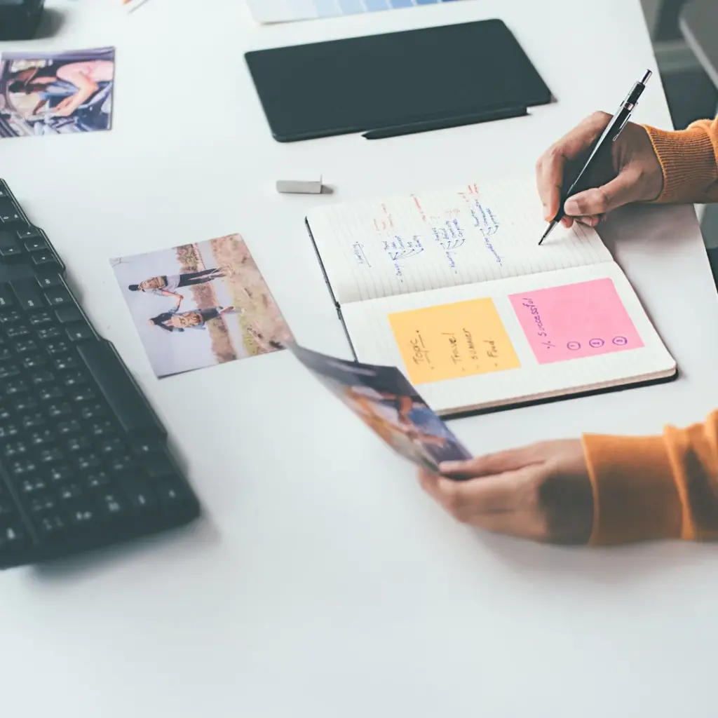 Sezer Reklam Ajansı - Dijital Dünyada İşletmenizin İhtiyacı Olan Her Şey Kurumsal Kimlik Tasarımı ile Güçlü Bir Marka İmajı Oluşturun Kurumsal kimlik tasarımı, markaların dış dünyaya karşı profesyonel, güvenilir ve akılda kalıcı bir izlenim yaratmalarının temel yoludur. Sezer Reklam Ajansı olarak; logo, kartvizit, antetli kağıt, kurumsal dosya ve katalog tasarımı gibi tüm kurumsal kimlik unsurlarını işletmenize özel olarak tasarlıyoruz. Markanızın değerlerini yansıtan tutarlı bir kimlik, hedef kitlenizin gözünde güçlü bir imaj oluşturur ve rakiplerinizin bir adım önüne geçmenizi sağlar. Kurumsal Web Tasarımı ile Profesyonel Online Varlık Bir web sitesi, dijital dünyada işletmenizin vitrini konumundadır. Sezer Reklam Ajansı, modern, mobil uyumlu, hızlı ve kullanıcı dostu kurumsal web tasarımları ile markanızı dijital ortamda başarıyla temsil eder. Her sektöre uygun özgün tasarımlar, müşteri memnuniyeti ve dönüşüm odaklı içerik yapısıyla birleşir. SEO uyumlu altyapımız sayesinde siteniz arama motorlarında daha görünür hale gelir. E-Ticaret Web Siteleri ile Satışa Dönüşen Trafik E-ticaret, günümüz ticaret dünyasının vazgeçilmez parçasıdır. Sezer Reklam Ajansı, işletmelere özel e-ticaret web siteleri ile ürünlerinizi 7/24 dünyanın her yerine satma imkanı sunar. Kullanıcı deneyimini ön planda tutan, güvenli ödeme sistemleri entegre edilmiş, SEO ve mobil uyumluluğu yüksek e-ticaret siteleriyle satışlarınızı artırın. SEO (Arama Motoru Optimizasyonu) ile Zirveye Çıkın İnternet kullanıcılarının büyük çoğunluğu arama motorları üzerinden bilgiye ulaşır. Sezer Reklam Ajansı, SEO hizmeti ile web sitenizin Google başta olmak üzere tüm arama motorlarında üst sıralarda yer almasını sağlar. Anahtar kelime analizi, içerik optimizasyonu, teknik SEO ve site hızı gibi unsurlar titizlikle uygulanır. Böylece organik trafiğiniz artar, satışlarınız büyür. SEO Danışmanlığı ile Stratejik Başarı Uzun vadeli SEO başarısı, stratejik planlama ve sürekli analiz gerektirir. Sezer Reklam Ajansı'nın sunduğu SEO danışmanlığı hizmetiyle, web sitenizin performansını analiz eder, eksiklerini belirler ve özel çözümler sunarız. Aylık raporlamalar, rekabet analizleri ve hedef odaklı SEO çalışmaları ile markanızı dijitalde sürdürülebilir başarıya ulaştırırız. SEM (Arama Motoru Pazarlaması) ile Anında Sonuç Google Ads gibi arama motoru reklamları, hedef kitlenize hızlı bir şekilde ulaşmanın etkili yoludur. Sezer Reklam Ajansı, SEM hizmetleriyle işletmenizin ürün veya hizmetlerini Google’da üst sıralara taşır. Reklam bütçenizi en verimli şekilde kullanarak maksimum dönüşüm sağlar, doğru anahtar kelimelerle hedef kitleye ulaşmanızı kolaylaştırır. Google Ads Yönetimi ile Yatırımınızı Kazanca Çevirin Google Ads kampanyalarının başarılı olması; doğru hedefleme, etkili reklam metinleri ve analiz odaklı yönetimle mümkündür. Sezer Reklam Ajansı, Google Ads reklamlarınızı profesyonelce yöneterek daha fazla tıklama, daha düşük maliyet ve daha yüksek dönüşüm oranı sağlar. Reklam bütçenizi kontrol altına alın, kazancınızı artırın. Sosyal Medya Reklam Yönetimi ile Etkileşim Artırın Facebook, Instagram ve diğer sosyal medya platformları, marka bilinirliğinizi artırmak için büyük fırsatlar sunar. Sezer Reklam Ajansı, sosyal medya reklam yönetimiyle hedef kitlenizi analiz eder, ilgi çekici reklam içerikleri üretir ve kampanyalarınızı etkili şekilde yönetir. Hedef kitlenize nokta atışı ulaşarak satışa dönüşen etkileşimler elde edin. Sosyal Medya Yönetimi ile Aktif Bir Marka Kimliği Markanızın sosyal medyada aktif ve etkili olması, dijital varlığınızı güçlendirir. Sezer Reklam Ajansı, sosyal medya hesaplarınız için düzenli içerik üretimi, takipçi etkileşimi ve marka kimliği yönetimi yapar. Hedef kitlenize uygun içerikler ile markanızı gündemde tutar, müşteri sadakati oluşturur. Google Haritalar Kaydı ile Yerel Görünürlüğünüzü Artırın Yerel işletmeler için Google Haritalar kaydı olmazsa olmazdır. Sezer Reklam Ajansı, işletmenizin Google Haritalar’da yer almasını sağlar, konum bilginiz ve iletişim detaylarınızla potansiyel müşterilere ulaşmanıza yardımcı olur. Haritalarda görünürlüğünüz artar, müşteri sayınız çoğalır. Dijital Marka Danışmanlığı ile Stratejik Büyüme Dijital marka danışmanlığı, markanızın online alanda nasıl konumlanacağına dair yol haritasıdır. Sezer Reklam Ajansı, dijital marka danışmanlığı hizmetiyle markanızın dijital varlıklarını analiz eder, hedef kitlenizi tanımlar ve doğru stratejilerle marka değerini artırır. E-Ticaret Danışmanlığı ile Başarıya Giden Yol E-ticaret sitesi olan işletmeler için satış artırma stratejileri, stok yönetimi ve dijital pazarlama planlaması kritik öneme sahiptir. Sezer Reklam Ajansı, e-ticaret danışmanlığı ile satışlarınıza ivme kazandırır, kullanıcı deneyimini geliştirir ve sürdürülebilir büyüme sağlar. Ürün Pazarlaması ile Etkili Tanıtım Ürün pazarlaması, doğru kitleye ulaşmanın temelidir. Sezer Reklam Ajansı, ürünlerinizi dijital ortamda öne çıkarmak için stratejik içerik üretimi, SEO, sosyal medya ve reklam yönetimi ile satışa dönüşen kampanyalar geliştirir. Grafik Tasarım ile Görselliğin Gücü Marka algısını belirleyen en önemli unsurlardan biri görsel tasarımdır. Sezer Reklam Ajansı, logo, afiş, broşür, sosyal medya tasarımı ve daha fazlasını içeren profesyonel grafik tasarım hizmeti sunar. Her detayda markanızın kimliğini yansıtır. Kurumsal Tanıtım Filmleri ile Profesyonel Sunum Tanıtım filmleri, işletmenizi etkili şekilde tanıtmanın ve güven oluşturmanın en iyi yoludur. Sezer Reklam Ajansı, yüksek kaliteli kurumsal tanıtım filmleri ile markanızın değerlerini hedef kitlenize en iyi şekilde yansıtır. Marka ve Ürün Videoları ile Satış Artırıcı Etki Ürün tanıtım videoları, müşteri karar sürecini hızlandırır. Sezer Reklam Ajansı, kreatif video içerikleri ile ürünlerinizi görsel olarak tanıtır, müşterilerinizin ilgisini çeker ve satışlarınızı artırır. Reklam ve Kampanya Filmleri ile Etkileşim Reklam kampanyalarınızı profesyonel videolarla destekleyerek dikkat çekin. Sezer Reklam Ajansı, yaratıcı senaryolar ve kaliteli prodüksiyon ile marka mesajınızı güçlü bir şekilde hedef kitlenize ulaştırır. Etkinlik ve Organizasyon Videoları ile Kalıcı İzlenim Etkinliklerinizi ve organizasyonlarınızı etkileyici videolarla ölümsüzleştirin. Sezer Reklam Ajansı, özel günlerinizi veya kurumsal etkinliklerinizi profesyonel çekimlerle kaydeder, sosyal medya ve tanıtım amaçlı kullanıma hazır hale getirir. Drone Çekimi ile Fark Yaratan Görseller Yüksek çözünürlüklü drone çekimleri, özellikle tanıtım filmleri ve etkinlik videolarında dikkat çekici sonuçlar sunar. Sezer Reklam Ajansı, profesyonel drone çekimi hizmeti ile projelerinize hava görüntüleriyle zenginlik katar. Örnek çalışmalarımıza göz atmak için iletişime geçin. Google Ads ve Sosyal Medya Reklam Yönetimi ile Dönüşüm Artışı Sezer Reklam Ajansı, Google Ads ve sosyal medya reklam yönetimini entegre şekilde sunarak bütçenizi etkili kullanır, maksimum geri dönüş sağlar. Hedef kitle analizi, reklam optimizasyonu ve detaylı raporlama ile reklam yatırımlarınızdan maksimum verim alın. Sezer Reklam Ajansı ile markanızı dijital dünyada güçlendirin. Tüm hizmetlerimizi detaylı incelemek için resmi web sitemizi ziyaret edin. Meta açıklama: Sezer Reklam Ajansı ile kurumsal kimlik, web tasarım, SEO, Google Ads ve sosyal medya reklamlarıyla dijital dünyada markanızı büyütün.